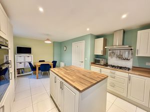 Kitchen/Diner- click for photo gallery